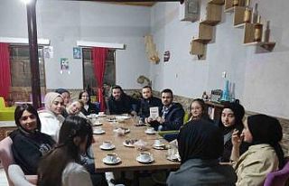 Kafede roman üzerine söyleşi