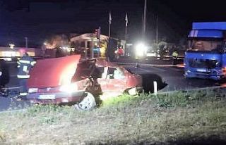 Kağıt gibi ezilen araç 3 kişiye mezar oldu