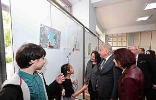 Kahkahaya boğan eserler bu sergide