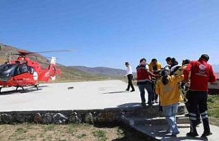 Kalp krizi geçiren vatandaş ambulans helikopterle...