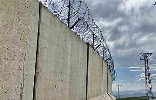 Kamera ve sismik sensörlerle denetlenen İran sınırında...