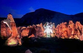 Kapadokya’da tarih peribacalarına yansıtıldı