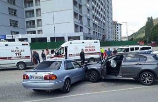 Karabük’te iki otomobil çarpıştı: 2’si çocuk...