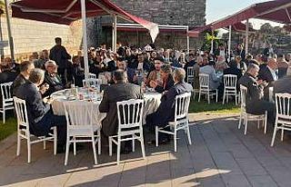 Karakoç: “Üç hilalli bayrak boynu bükük kalmasın”