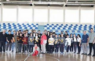 Karaman’da model ve kağıt uçak yarışmaları...