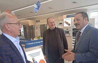 Karataş, seçim çalışmalarını merkezde sürdürdü