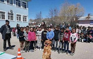 Karlıova’da öğrencilere trafik güvenliği eğitimi...