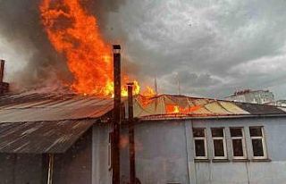 Karlıova’da pasaj yangını, dumanlar gökyüzünü...