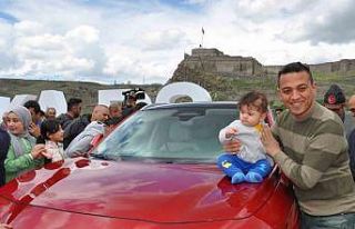 Karslılar yerli otomobil Togg’a yoğun ilgi gösterdi