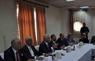 Kars’ta AK Parti milletvekilleri muhtarlarla buluştu