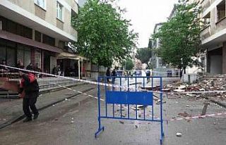 Kartal’da kolonunda çatlak oluşan 7 katlı apartman...