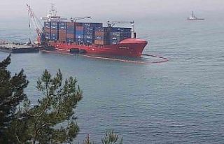 Kastamonu’da karaya oturan gemi yan yatmaya başladı