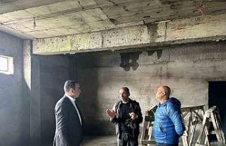 Kaymakam Karakaş okul inşaatında incelemelerde...