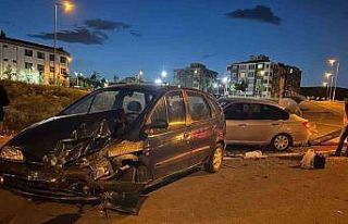 Kayseri’de iki otomobil çarpıştı: 7 yaralı