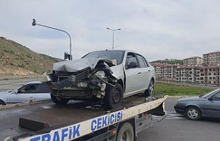 Kayseri’de trafik kazası: 5 kişilik otomobilden...