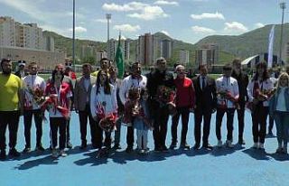 Kayserili dünya şampiyonları yurda döndü