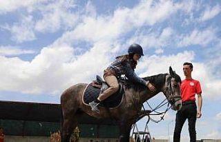 Kayserililer Büyükşehir’in "atlı tur"...