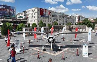 Kayseri’nin ilk uçağını sergileyen Büyükşehir,...