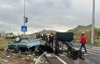 Kaza yapan Tofaş marka otomobil ikiye bölündü