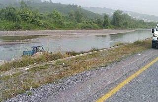 Kaza yaptığı tarım aracını terk edip kayıplara...