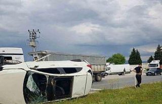 Kazada otomobilden fırlayan genç esnaf hayatını...