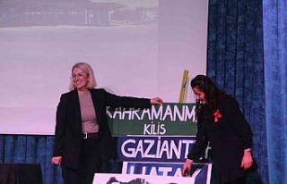 Kendi günlerini yaptıkları renkli gösterilerle...