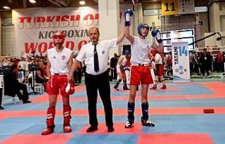 Kick Boks’ta Kuşadası’na dünya birinciliği...