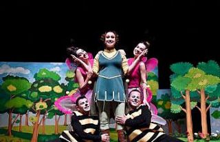 ’Kırmızı Başlıklı Kız’ çocuk oyunu prömiyer...