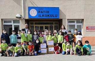 ’Kitap Kumbaram’ projesiyle köy okulları kütüphaneye...