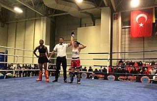 Kız çocuğu kick boks yapamaz diyenlere aldırmadı,...