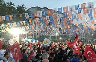 Kocaeli’de AK Parti il binası önünde kutlamalar...