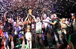 Kocaelispor şampiyonluğu coşkuyla kutladı