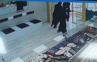 Komedi filmi gibi soygun girişimi: 3 şüpheli, kadın...