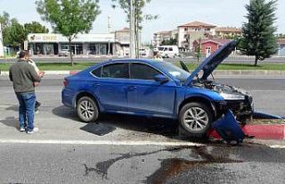 Kontrolden çıkan araç refüje çarptı: 1 yaralı