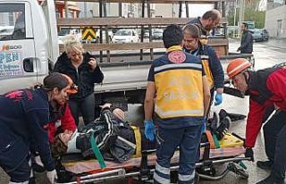 Kontrolden çıkan motosiklet kamyonete çarptı:...