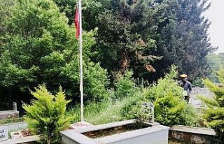 Körfez Mezarlığı’nda yabani ot temizliği