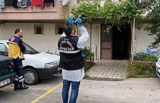 Kötü koku ihbarının yapıldığı evde ölü bulundu