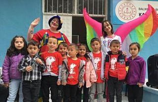 Köy okulunda Bilim ve Bahar Şenliği