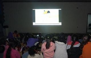Köyde çocuklar için perde açıldı