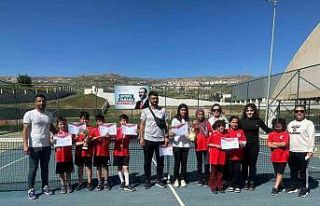 Küçük sporculardan teniste büyük başarı