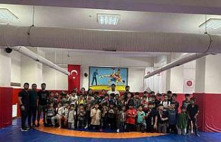 Küçükler minderi terletti