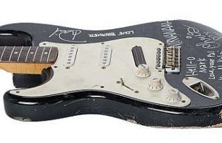 Kurt Cobain’in parçaladığı gitar yaklaşık...
