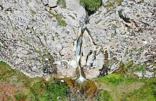 Kuruyan şelale, yağışların artmasıyla yeniden...