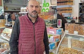 Kuruyemişçi esnafında düğün çerezi mesaisi...