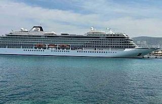 Kuşadası Limanı’na 4 gemi bereketi ile geldi