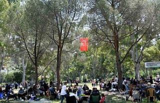 Kuşadası’nda yaşayan Hadimliler etli pilav şenliğinde...