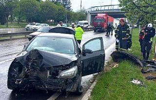 Kütahya’da kontrolden çıkan otomobil refüjdeki...