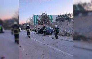 Kütahya’da otomobil yol kenarındaki ağaca çarptı:...