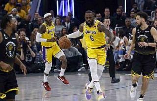 Lakers, Golden State’i yenerek seriye galibiyetle...
