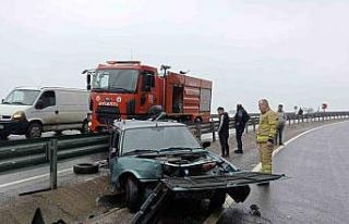 Lastiği patladı bariyerlere çarparak durabildi:2...